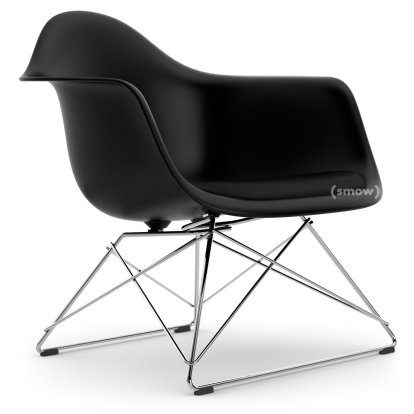 Eames Plastic Armchair LAR, Tiefschwarz, Sitzpolster nero, Verchromt